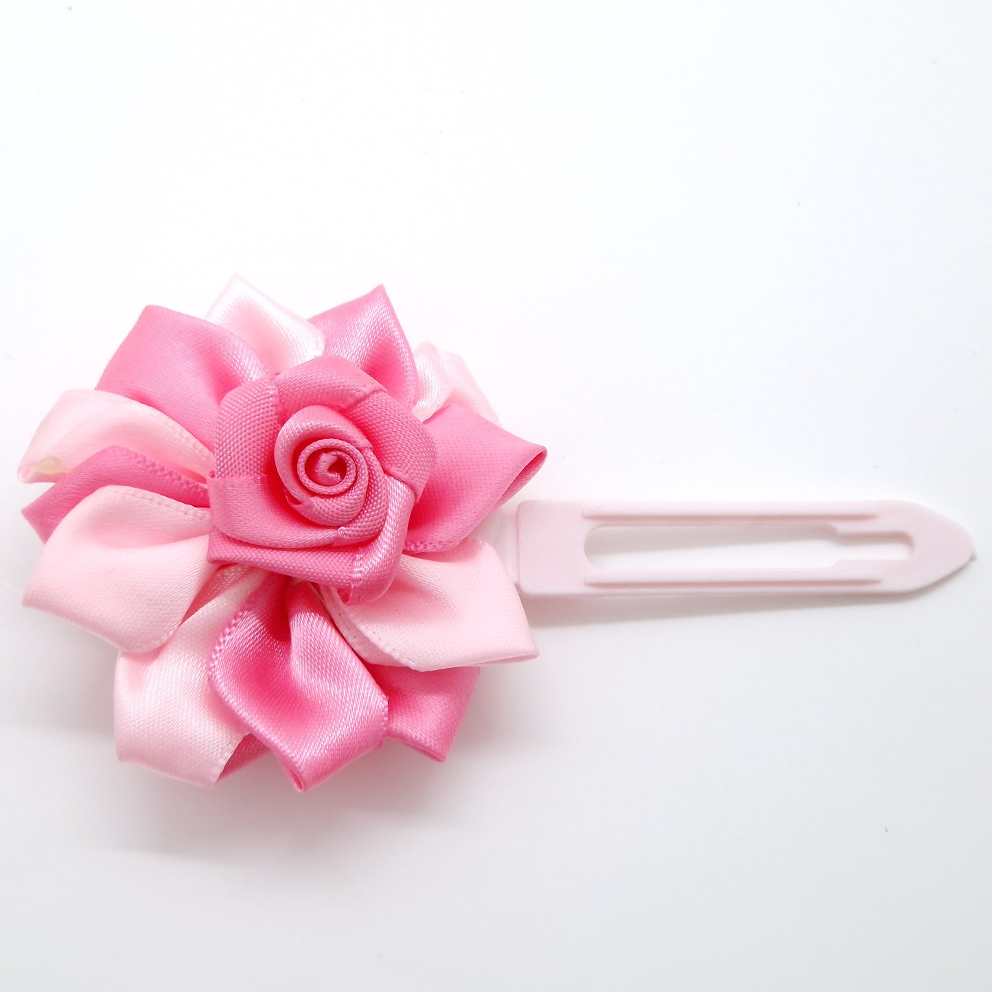 Roses en ruban doux sur clip de 4,5 cm et 3,5 cm
