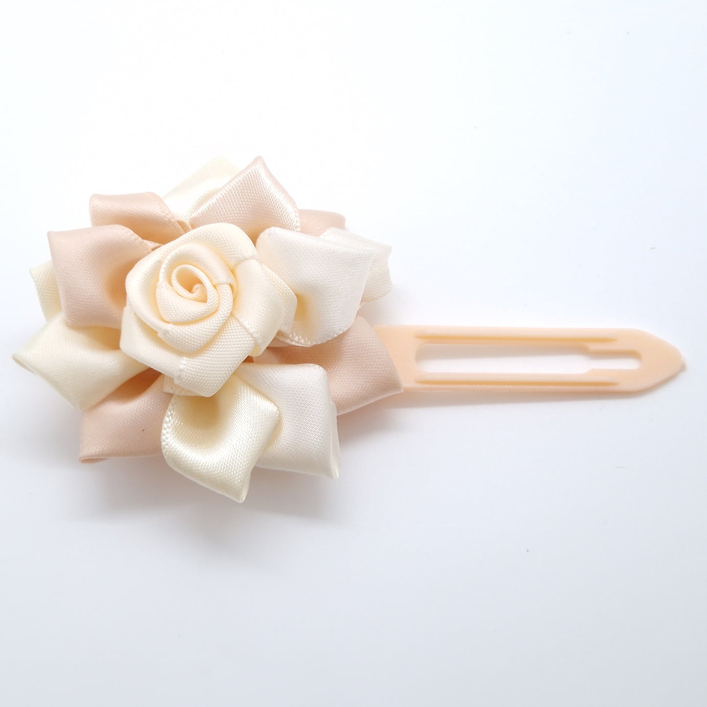 Roses en ruban doux sur clip de 4,5 cm et 3,5 cm